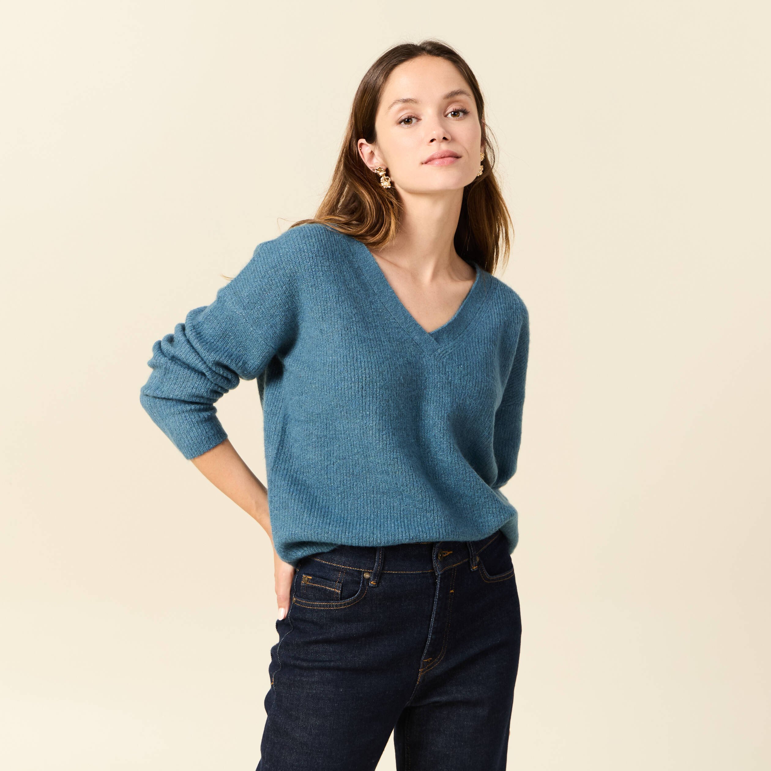 Pull bleu col v femme sale