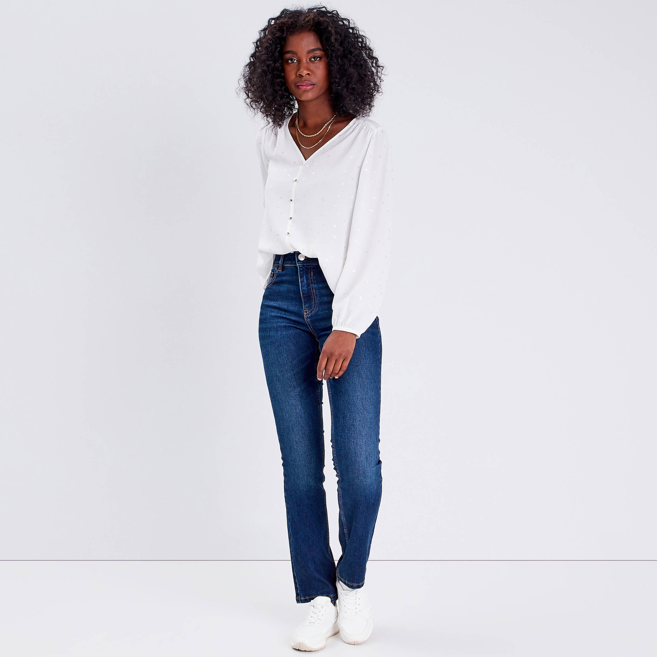 Femme en jean sale