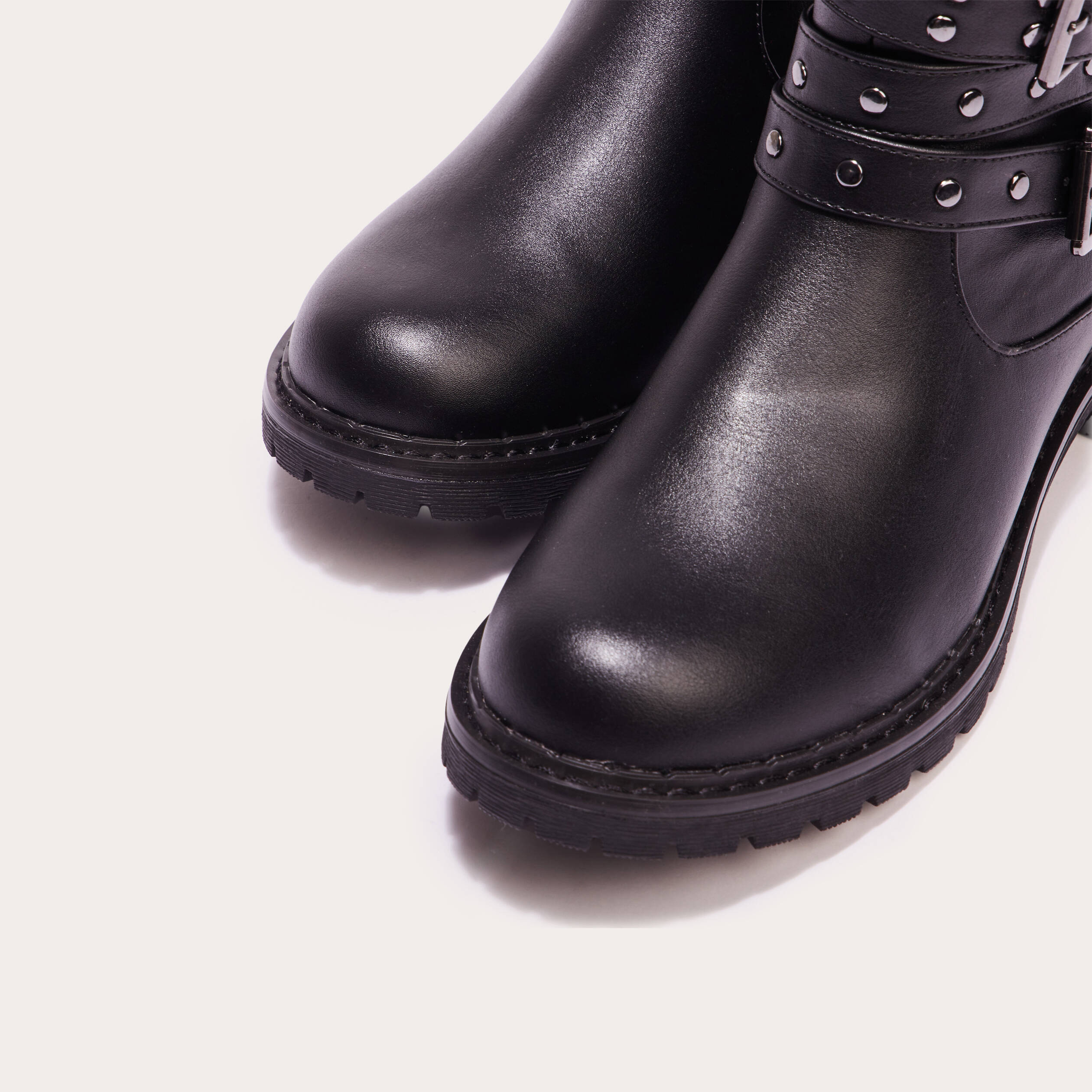 Bottines en cuir cloutées online